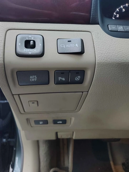 2007 Lexus LS 4th Gen - Image 11 of 16