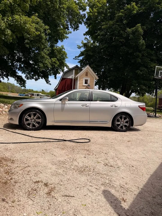 2007 Lexus LS 4th Gen - Image 9 of 16