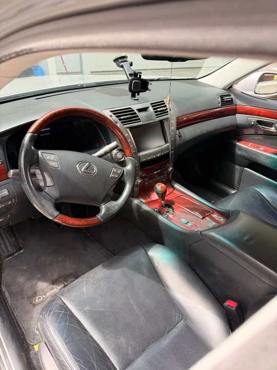 2007 Lexus LS 4th Gen - Image 10 of 16