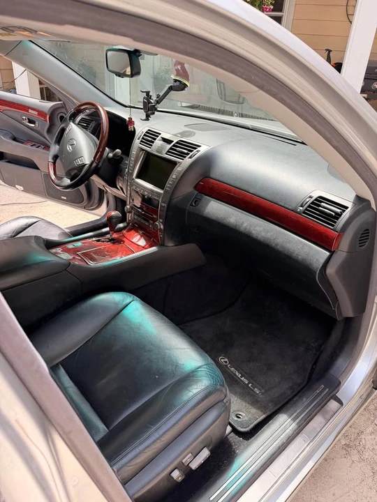 2007 Lexus LS 4th Gen - Image 11 of 16