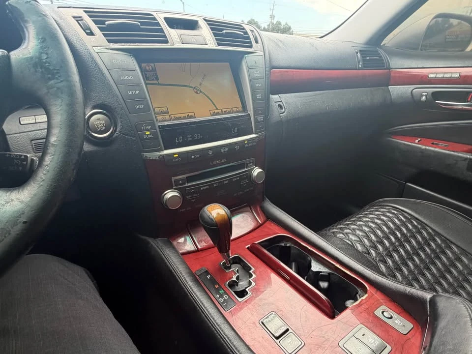 2007 Lexus LS 4th Gen - Image 15 of 19