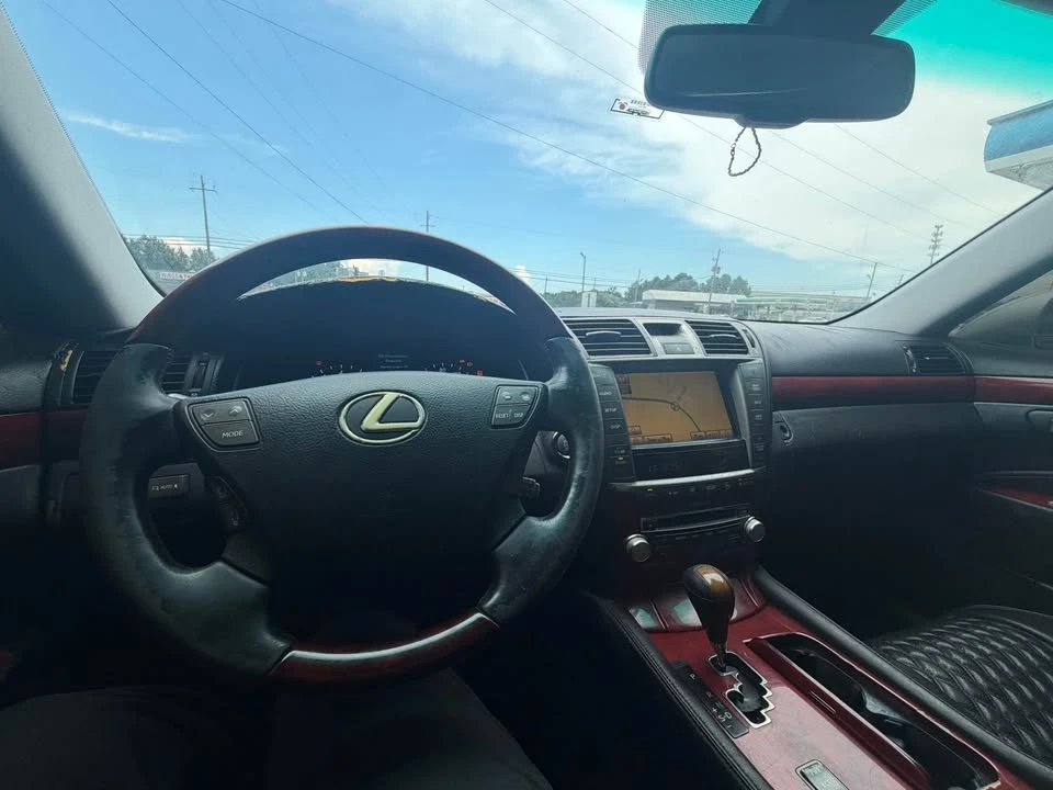 2007 Lexus LS 4th Gen - Image 18 of 19