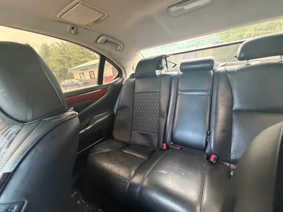 2007 Lexus LS 4th Gen - Image 13 of 19