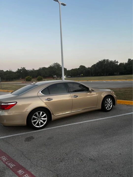 2007 Lexus LS 4th Gen - Image 5 of 12