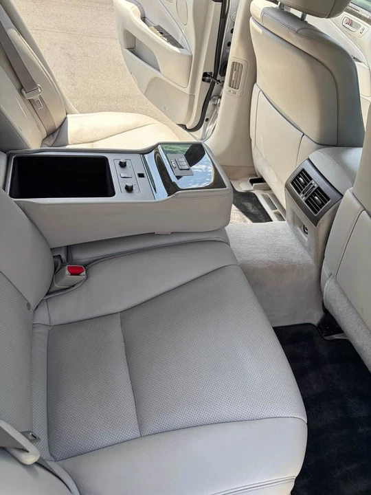 2007 Lexus LS 4th Gen - Image 11 of 14