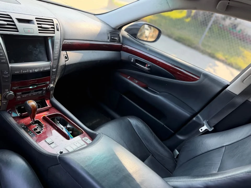 2007 Lexus LS 4th Gen - Image 9 of 10