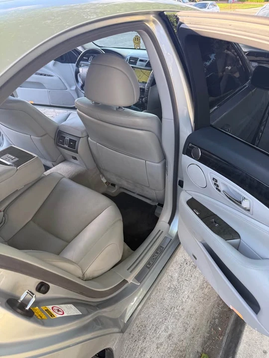 2007 Lexus LS 4th Gen - Image 11 of 15