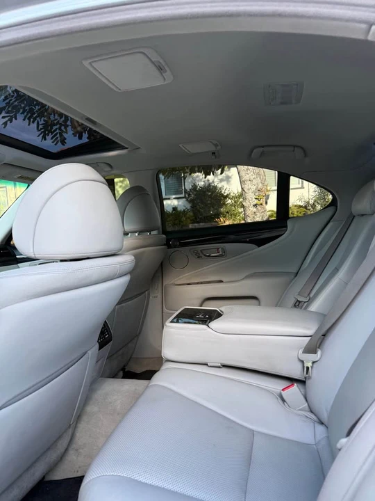 2007 Lexus LS 4th Gen - Image 9 of 15