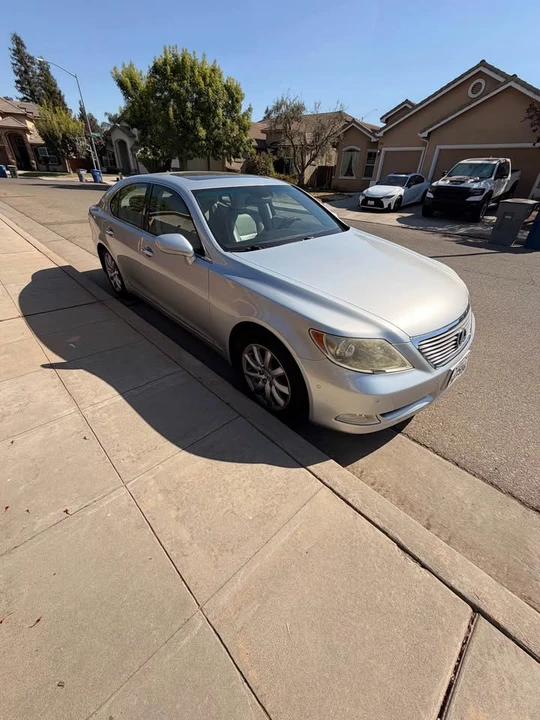 2007 Lexus LS 4th Gen - Image 5 of 9