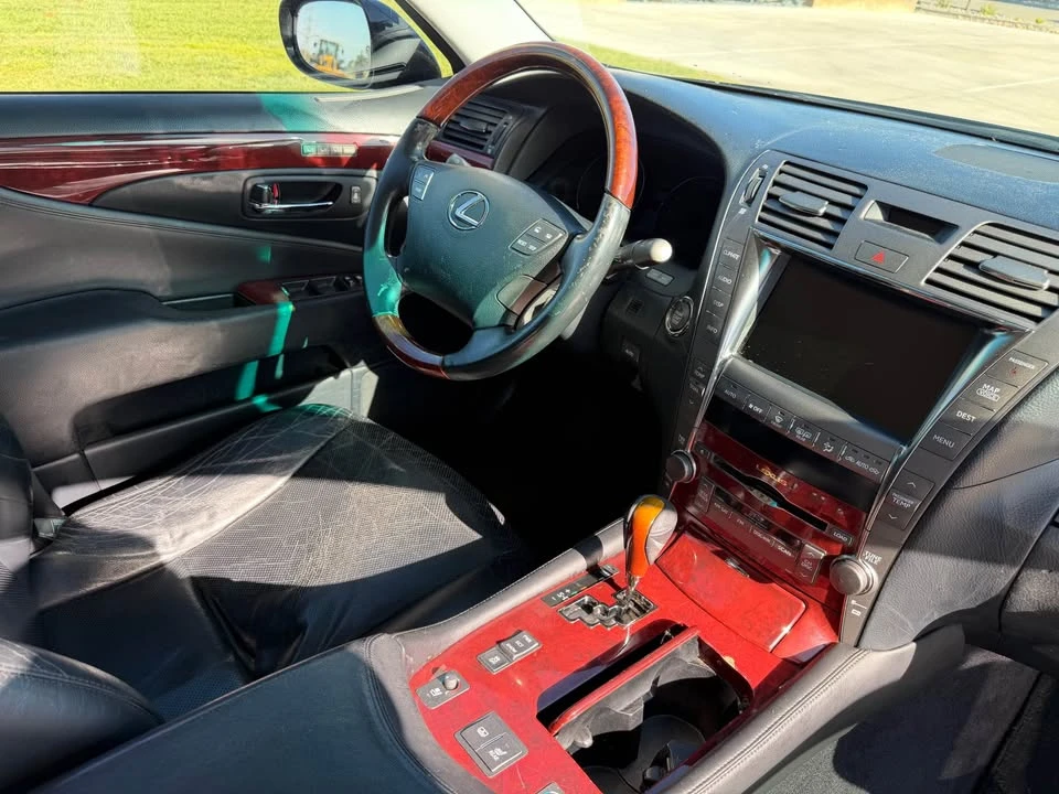 2007 Lexus LS 4th Gen - Image 15 of 20