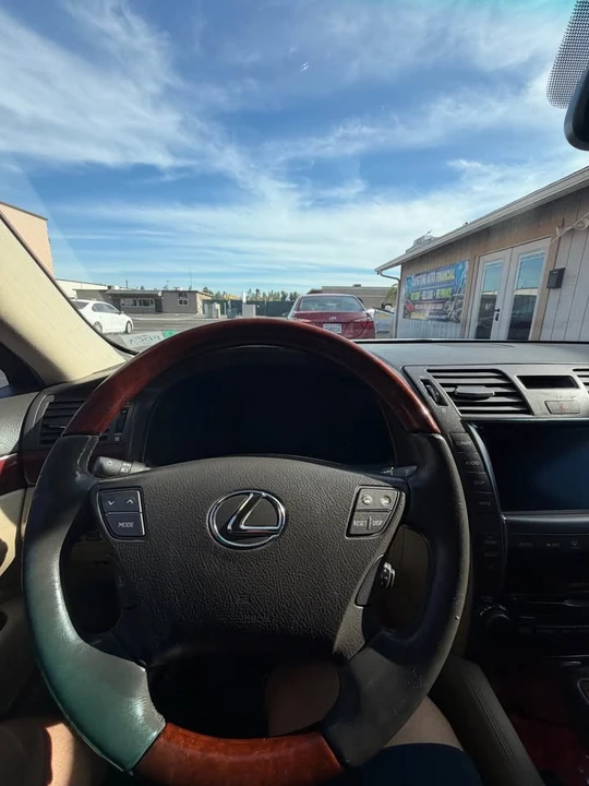 2007 Lexus LS 4th Gen - Image 14 of 18