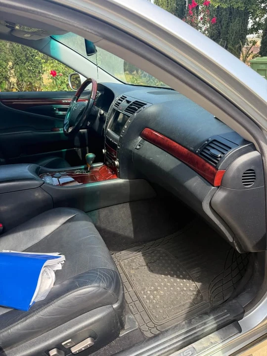 2007 Lexus LS 4th Gen - Image 16 of 18