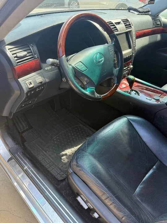 2007 Lexus LS 4th Gen - Image 12 of 18