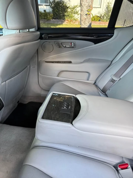 2007 Lexus LS 4th Gen - Image 10 of 15