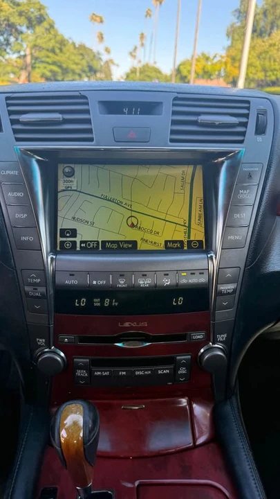 2007 Lexus LS 4th Gen - Image 10 of 16