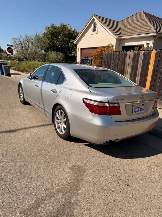 2007 Lexus LS 4th Gen - Image 2 of 9