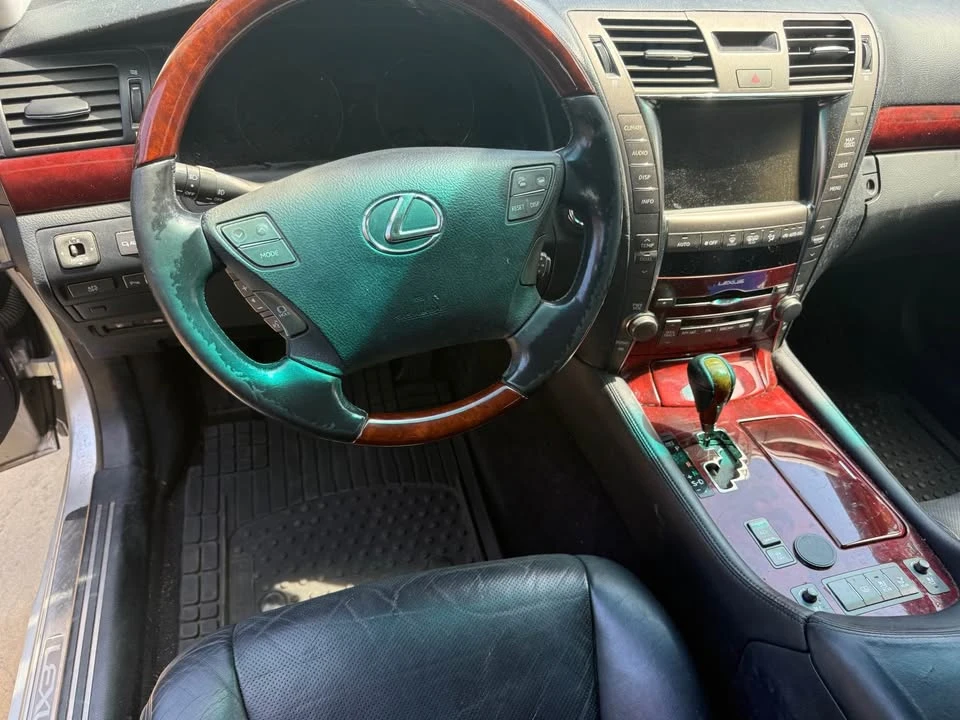 2007 Lexus LS 4th Gen - Image 14 of 18