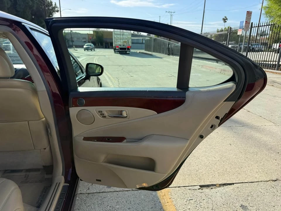 2007 Lexus LS 4th Gen - Image 15 of 17