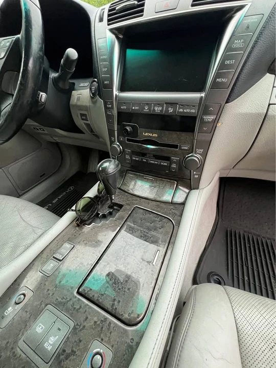 2007 Lexus LS 4th Gen - Image 9 of 19