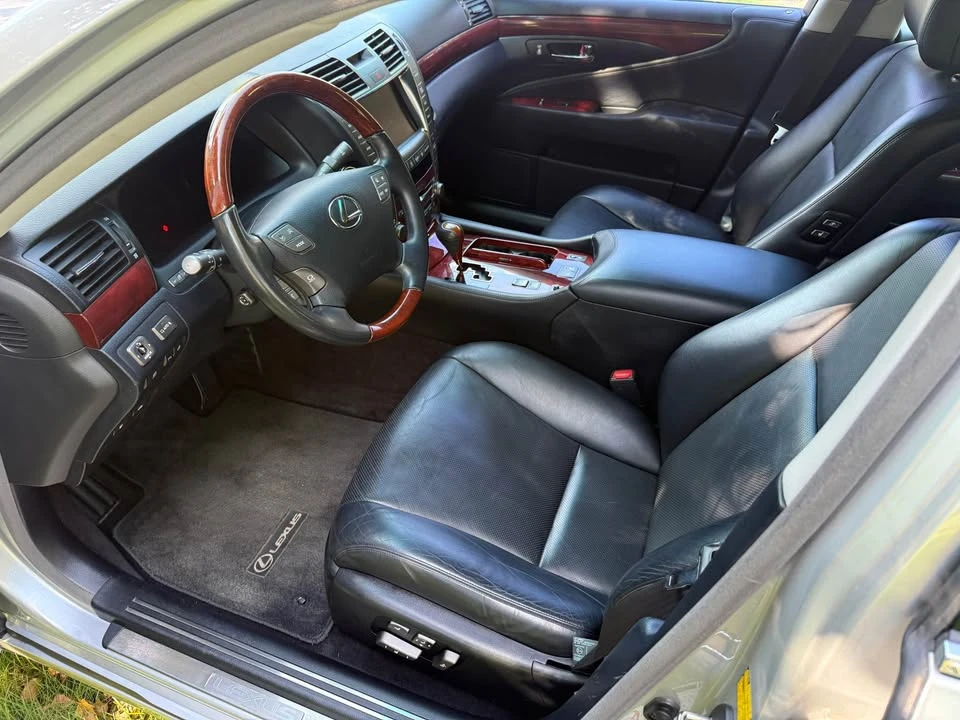 2007 Lexus LS 4th Gen - Image 12 of 20