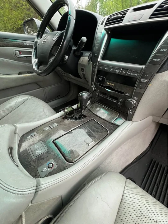 2007 Lexus LS 4th Gen - Image 15 of 19
