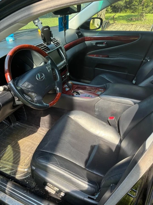 2007 Lexus LS 4th Gen - Image 2 of 4