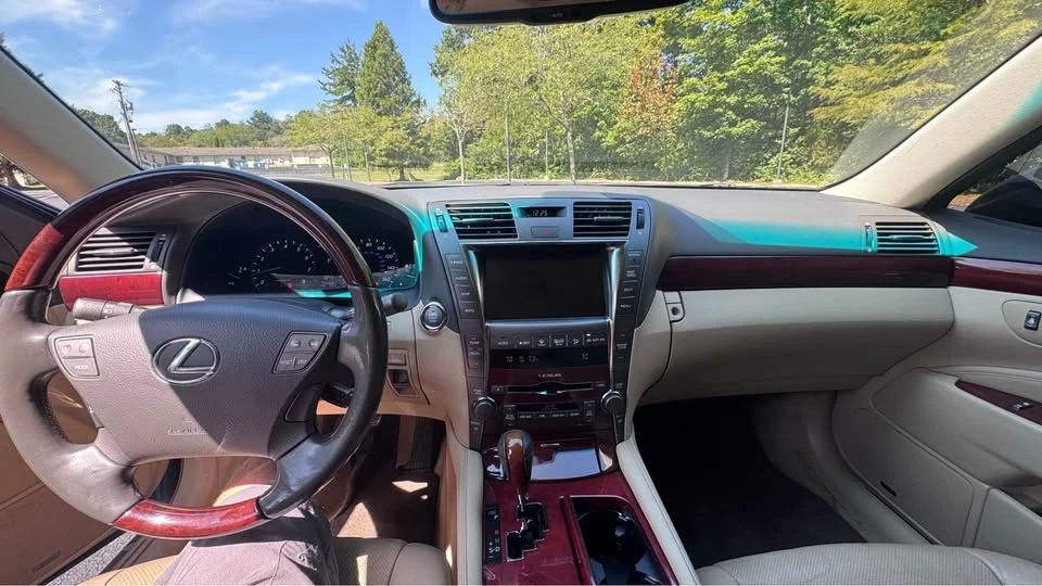 2007 Lexus LS 4th Gen - Image 10 of 12