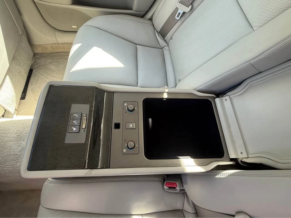 2007 Lexus LS 4th Gen - Image 14 of 18