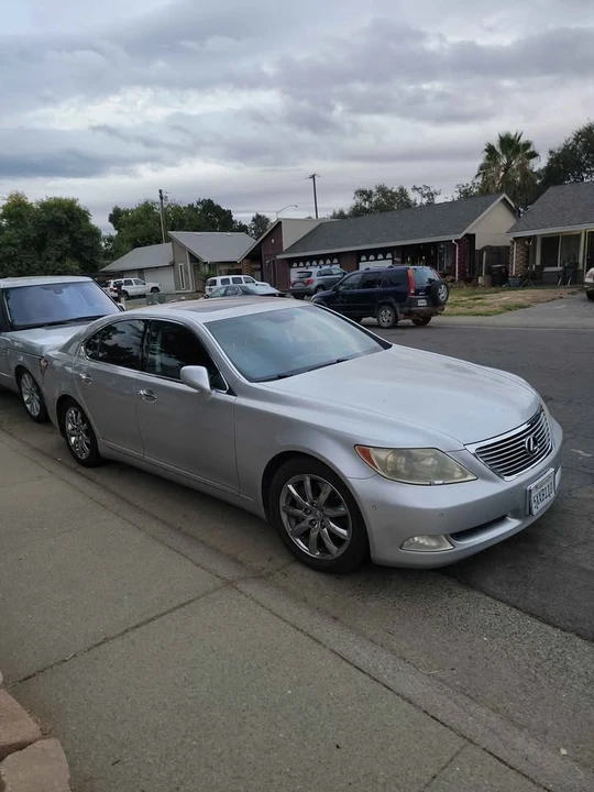 2007 Lexus LS 4th Gen - Image 2 of 7