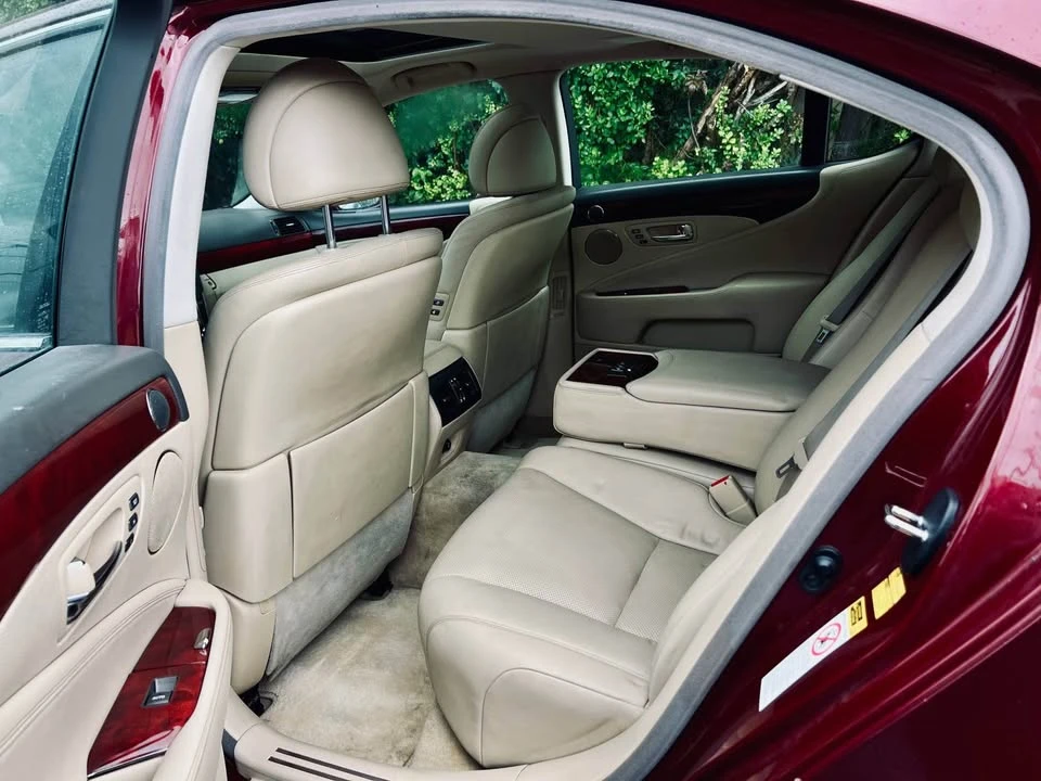 2007 Lexus LS 4th Gen - Image 10 of 12