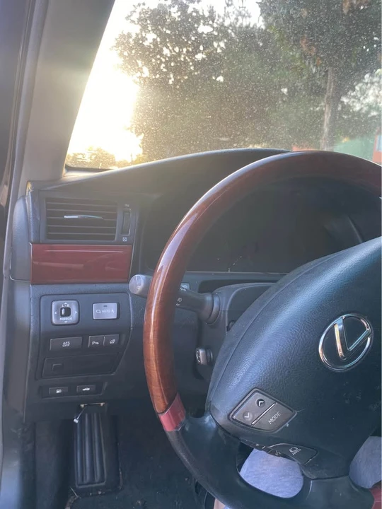 2007 Lexus LS 4th Gen - Image 8 of 19