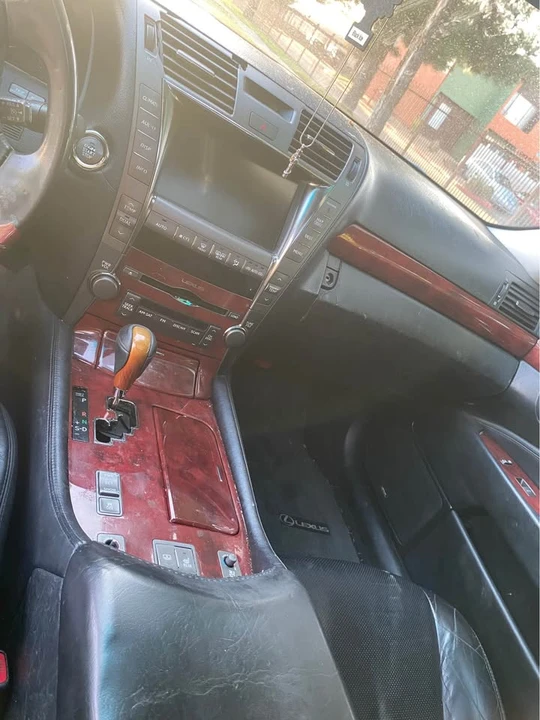 2007 Lexus LS 4th Gen - Image 10 of 19