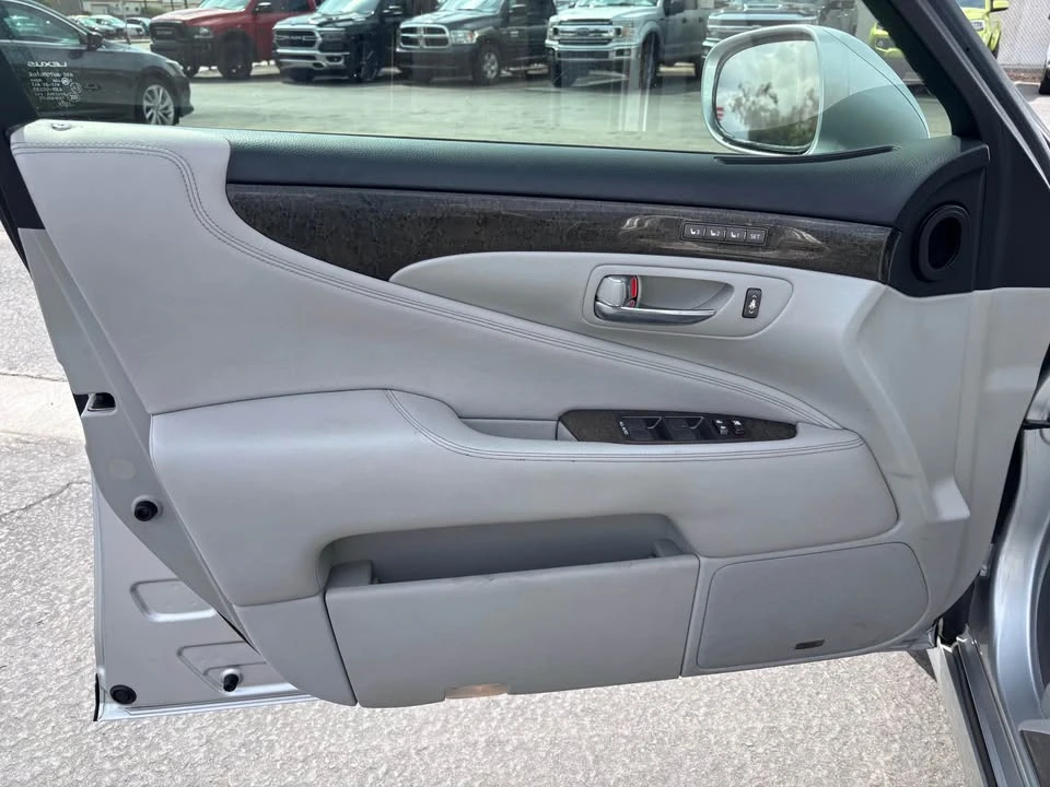 2007 Lexus LS 4th Gen - Image 10 of 19