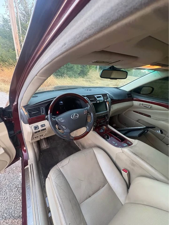 2007 Lexus LS 4th Gen - Image 9 of 12