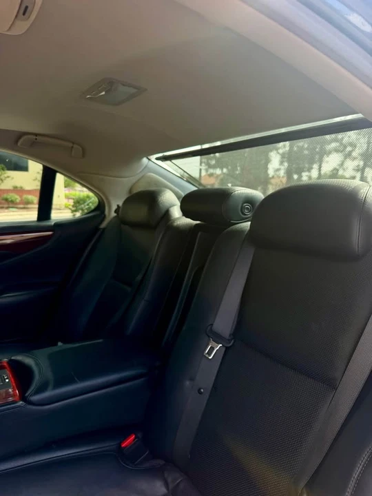 2007 Lexus LS 4th Gen - Image 13 of 17