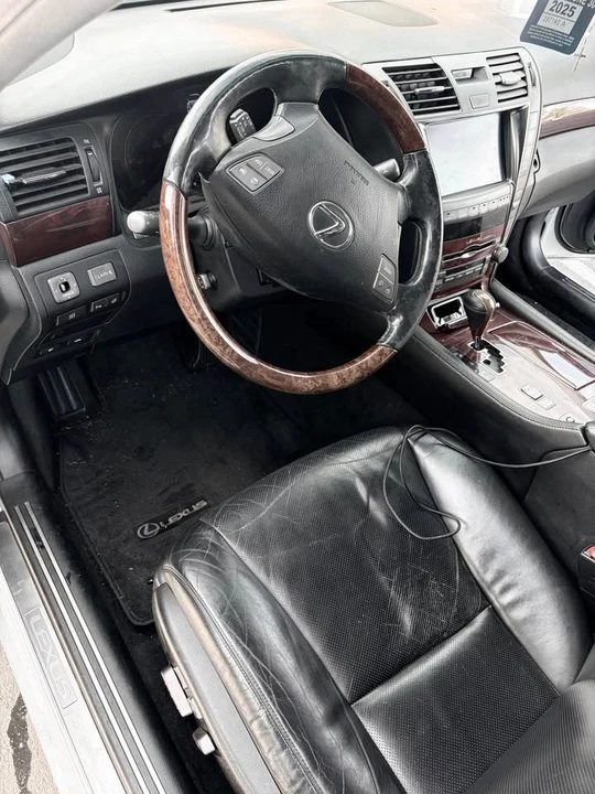 2007 Lexus LS 4th Gen - Image 13 of 17