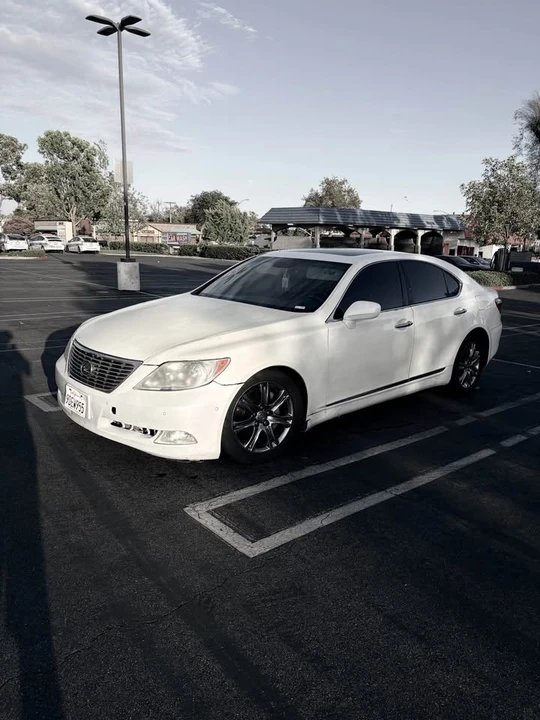2007 Lexus LS 4th Gen - Image 15 of 17