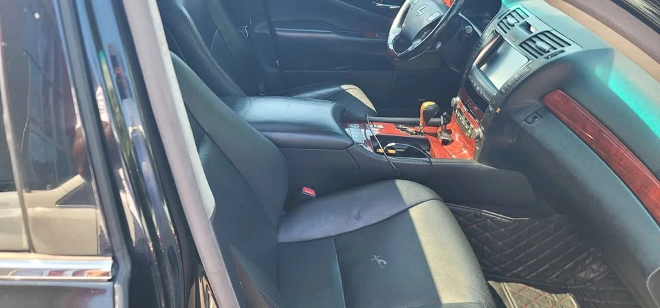 2007 Lexus LS 4th Gen - Image 7 of 10