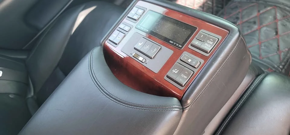 2007 Lexus LS 4th Gen - Image 10 of 10