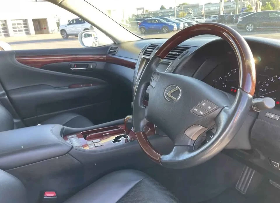 2007 Lexus LS 4th Gen - Image 7 of 9