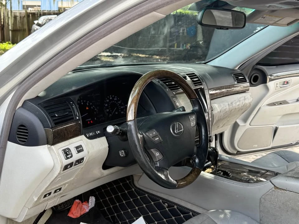 2007 Lexus LS 4th Gen - Image 17 of 19
