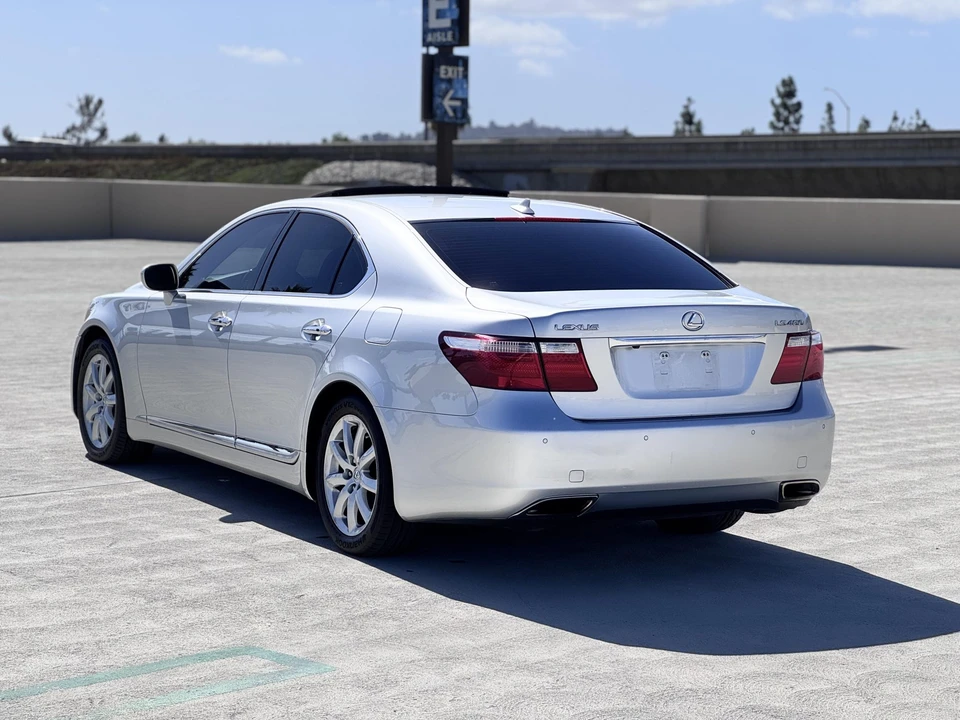 2007 Lexus LS 4th Gen - Image 12 of 31