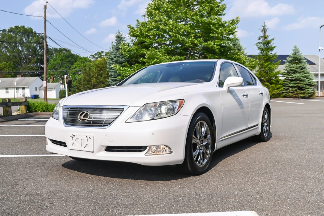 2007 Lexus LS 4th Gen - Image 2 of 31