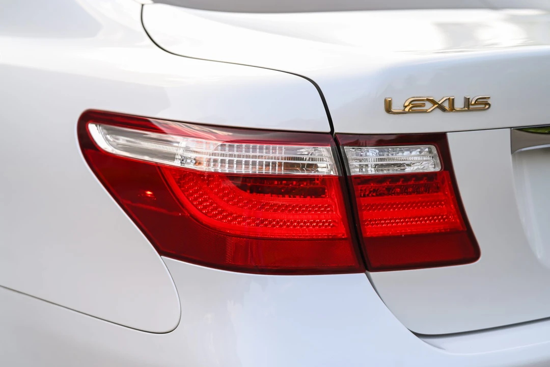 2007 Lexus LS 4th Gen - Image 16 of 31