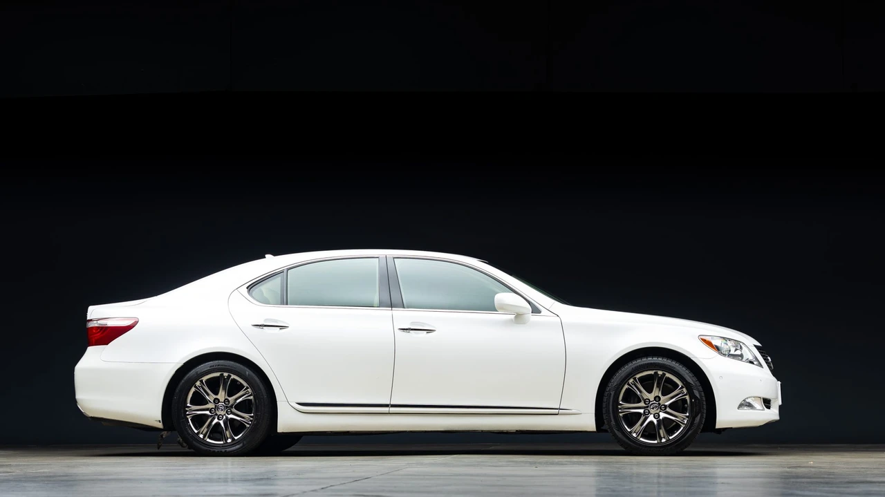 2007 Lexus LS 4th Gen - Image 13 of 31