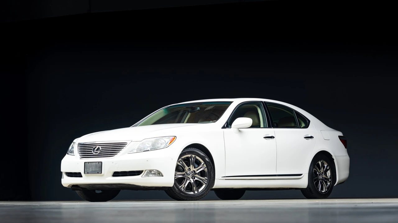 2007 Lexus LS 4th Gen - Image 2 of 31