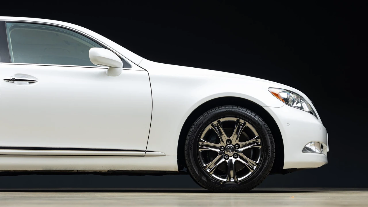 2007 Lexus LS 4th Gen - Image 25 of 31