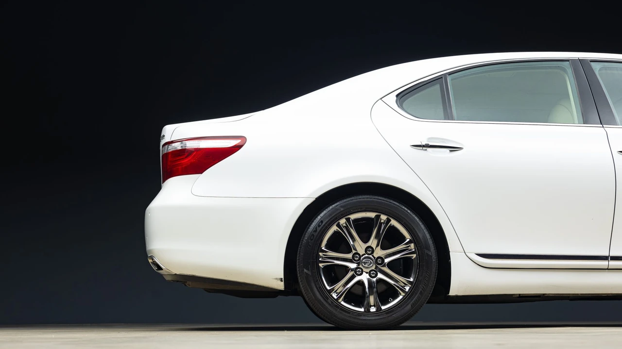 2007 Lexus LS 4th Gen - Image 24 of 31