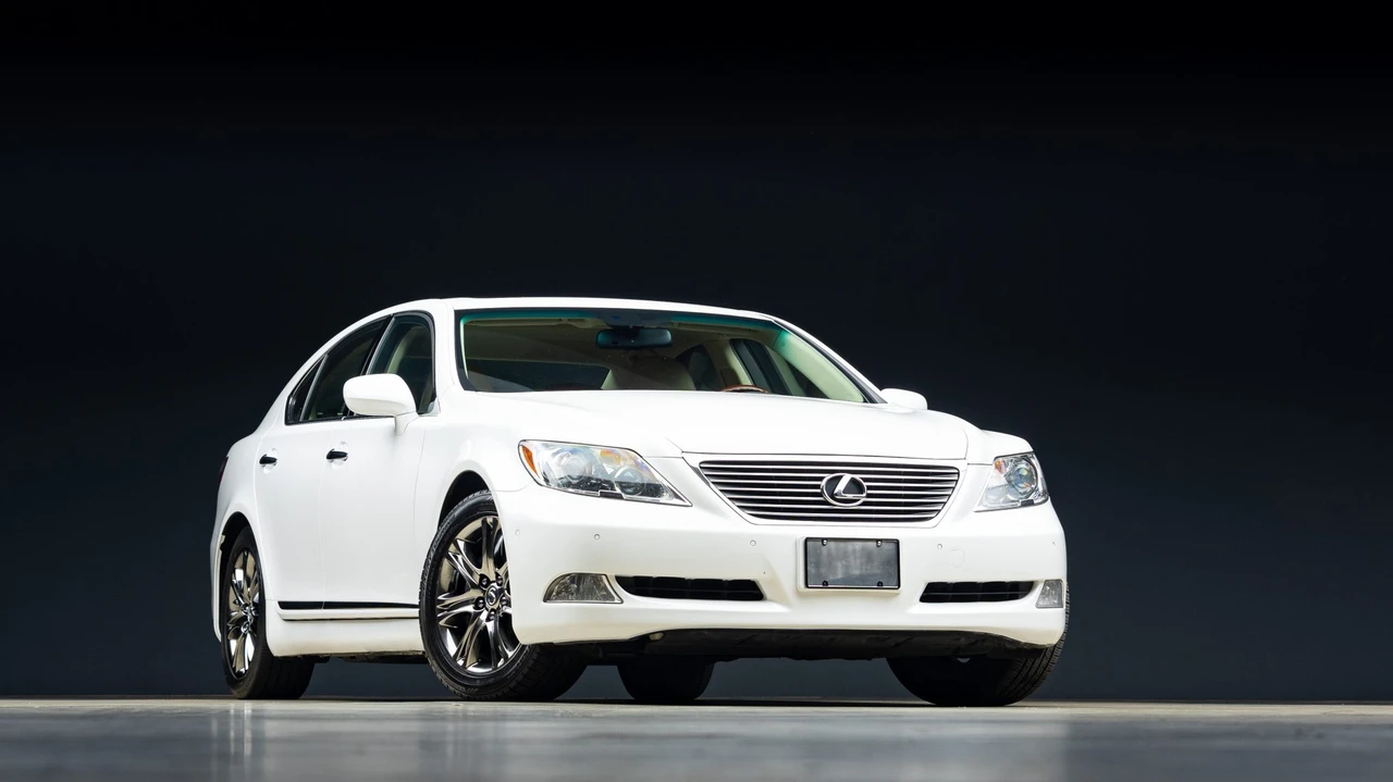 2007 Lexus LS 4th Gen - Image 10 of 31