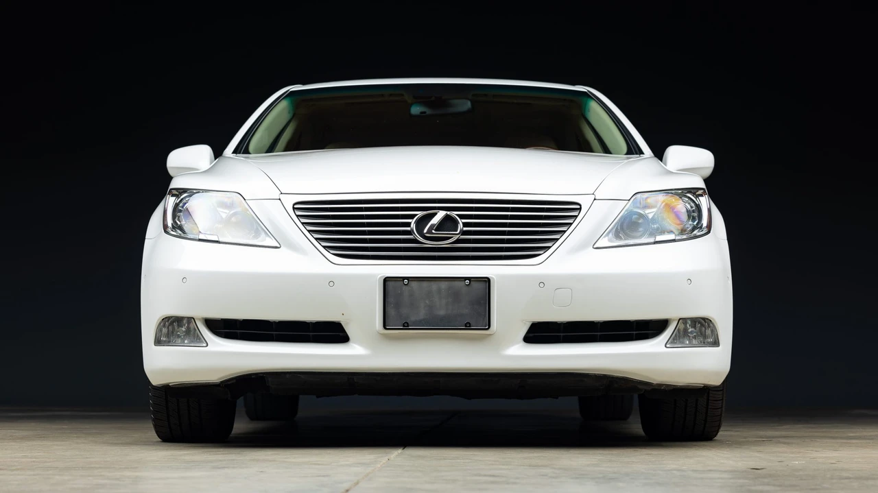 2007 Lexus LS 4th Gen - Image 8 of 31